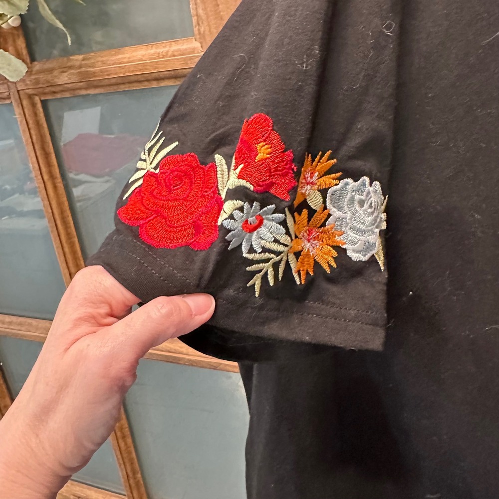 Emery Rose T-Shirt Women 3XL Black Floral Embroidered Short Sleeve Crew Neck Top - Picture 4 of 8